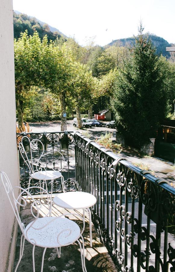 Eau Berges Hostel Val-de-Sos Ngoại thất bức ảnh