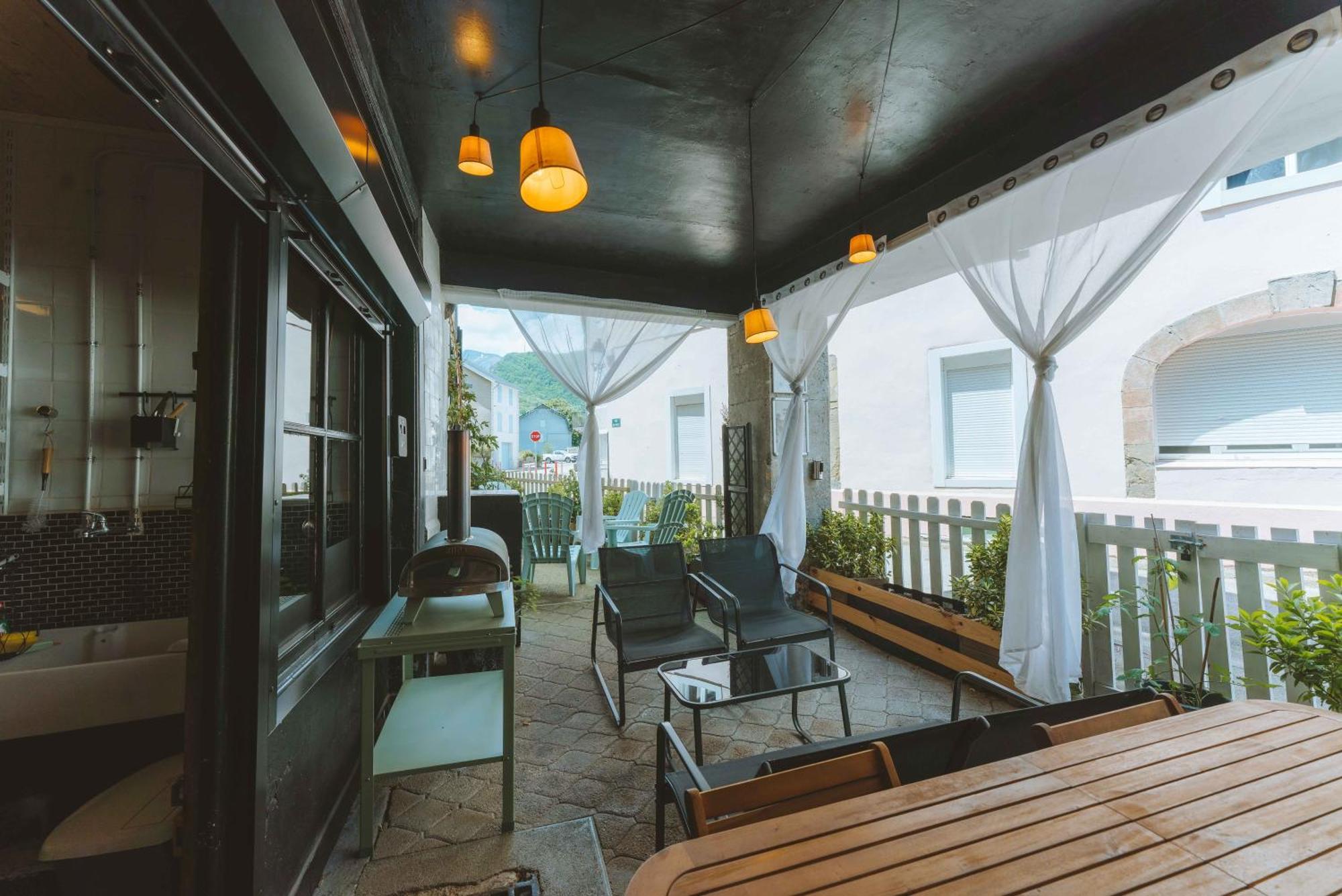 Eau Berges Hostel Val-de-Sos Ngoại thất bức ảnh
