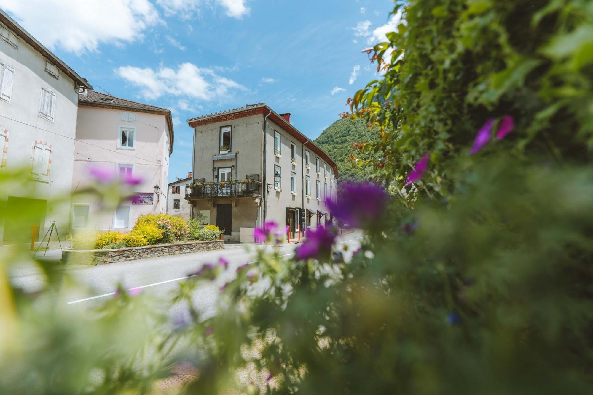 Eau Berges Hostel Val-de-Sos Ngoại thất bức ảnh